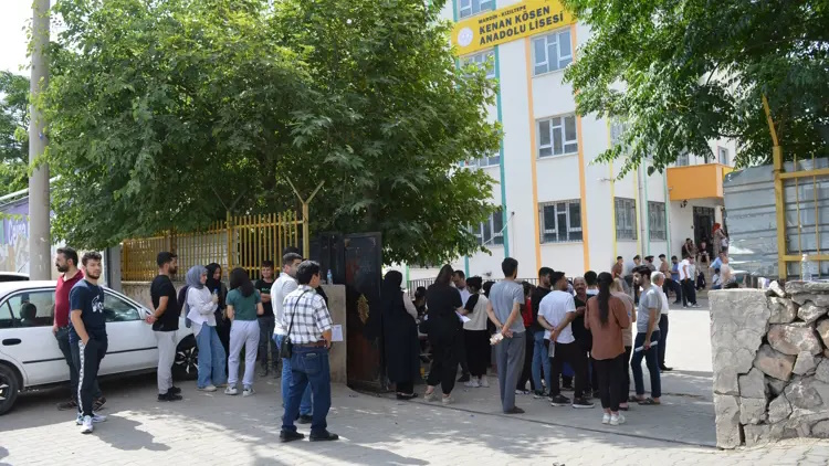 Mardin Nusaybin'de Sınav Heyecanı: Öğrenci Son Dakika Kurtarıldı