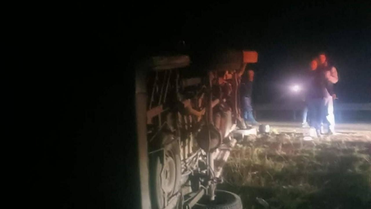 Ankara'da işçi servisi devrildi: 14 yaralı