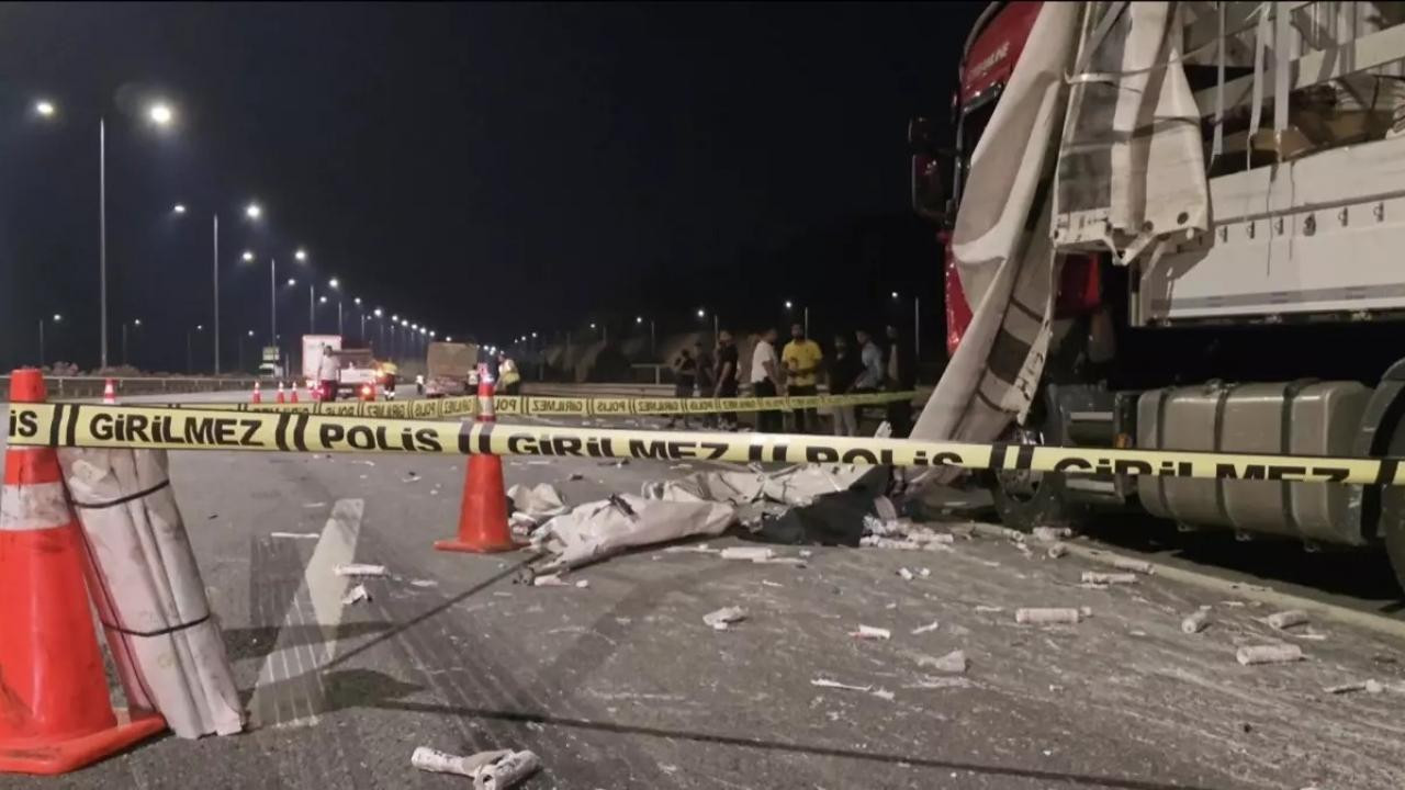 Beykoz Kuzey Marmara Otoyolunda TIR ve Hafriyat Kamyonu Çarpıştı