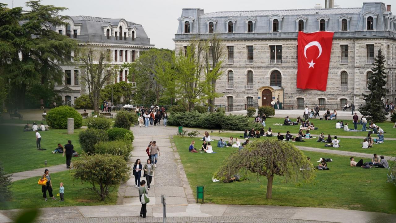 Boğaziçi Üniversitesi 2024-2025 Akademik Yılında Dereceli Öğrencilere Yurt ve Burs İmkanları Sunuyor