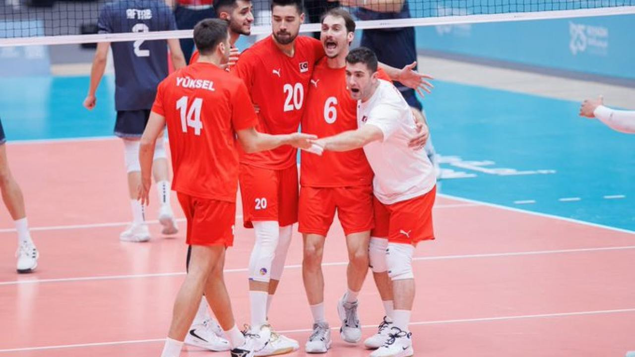 Erkek Milli Voleybol Takımı'ndan gümüş madalya
