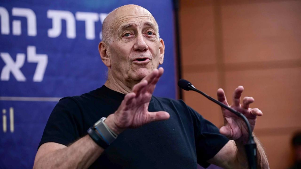 Eski İsrail Başbakanı Olmert: İsrail, her gün savaş suçu işliyor!