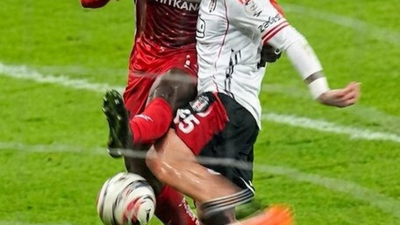 FIFA kokartlı hakemden Halil Umut Meler'e tepki: UEFA’da verme de seni görelim