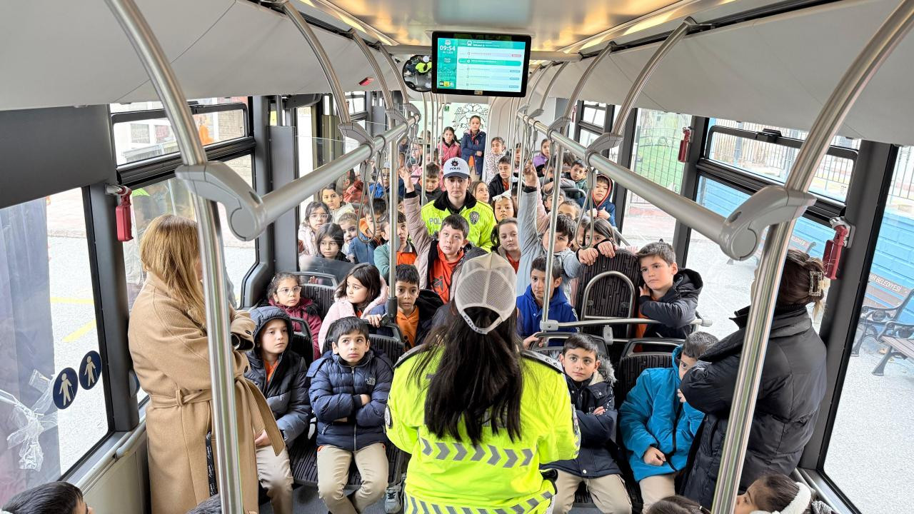 Konya Büyükşehir'den nezaket otobüsü: Öğrencilere trafik kültürü aşılanıyor!