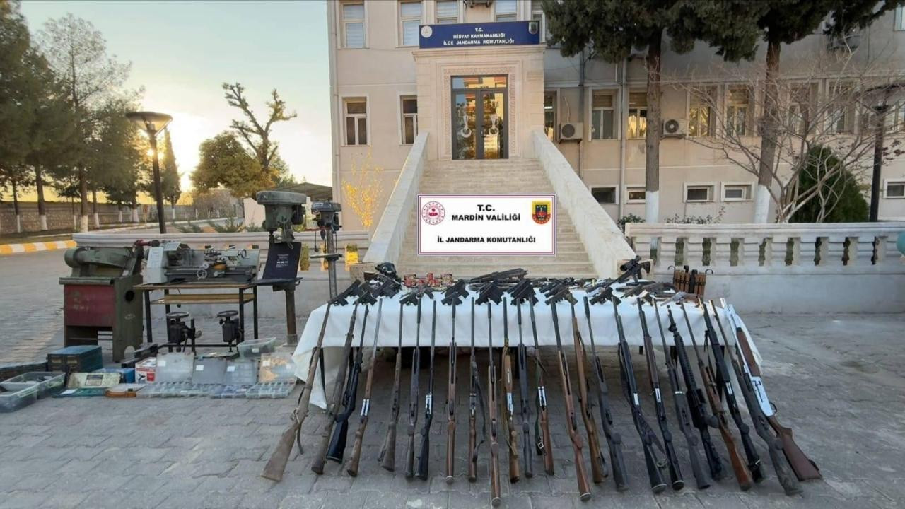 Yasa dışı imalathanede çok sayıda silah ele geçirildi: 1 tutuklama