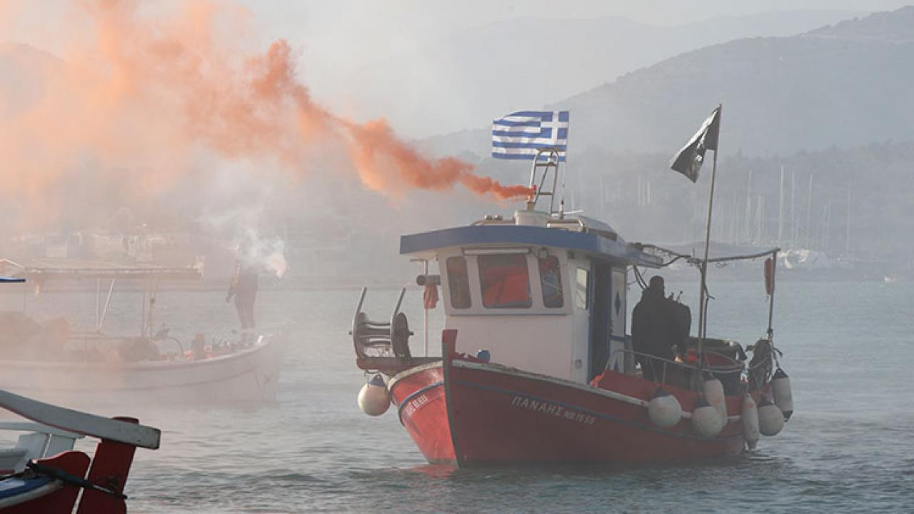 Yunanistan'da çiftçiler Selanik Limanı'nı kapattı